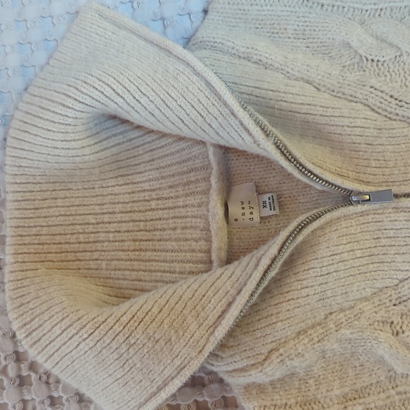 A new day ivory knit fisherman sweater extra small, Jan '23 purchase - Picture 2 of 6